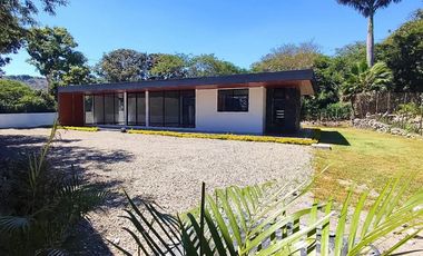 En Venta Quinta Moderna de Una Planta-Yunguilla