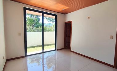 En Venta Quinta Moderna de Una Planta-Yunguilla