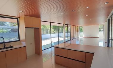 En Venta Quinta Moderna de Una Planta-Yunguilla