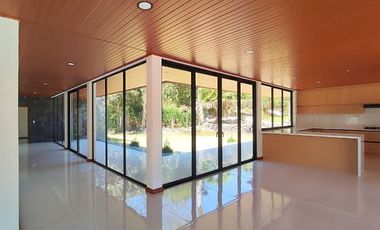 En Venta Quinta Moderna de Una Planta-Yunguilla