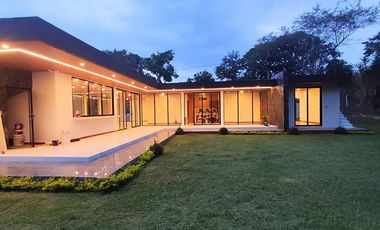 En Venta Quinta Moderna de Una Planta-Yunguilla