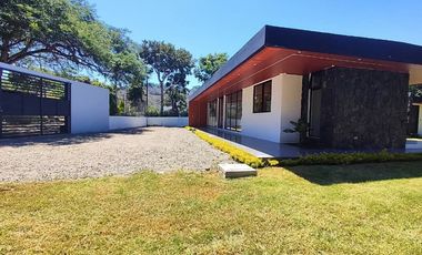 En Venta Quinta Moderna de Una Planta-Yunguilla