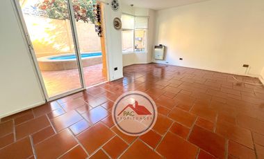 Casa en venta 3 dormitorios con piscina, cocina ampliada, en microbarrio cerrado