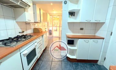 Casa en venta 3 dormitorios con piscina, cocina ampliada, en microbarrio cerrado