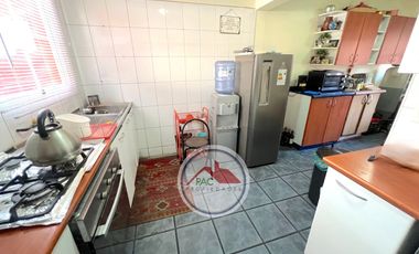 Venta casa 3 dormitorios, piscina, quincho, microbarrio cerrado, Valle lo Campino