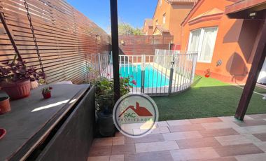 Venta casa 3 dormitorios, piscina, quincho, microbarrio cerrado, Valle lo Campino