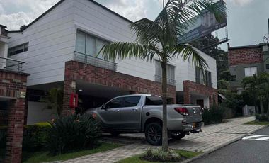 CASA EN ENVIGADO AV INTERMEDIA