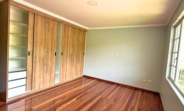 En Renta Amplia Casa | 2 Plantas + Buhardilla   Sector: Colegio Borja