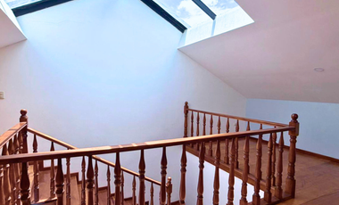 En Renta Amplia Casa | 2 Plantas + Buhardilla   Sector: Colegio Borja