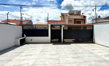 En Renta Amplia Casa | 2 Plantas + Buhardilla   Sector: Colegio Borja