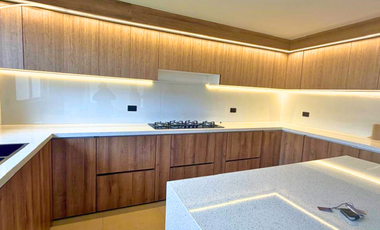 En Renta Amplia Casa | 2 Plantas + Buhardilla   Sector: Colegio Borja