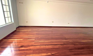 En Renta Amplia Casa | 2 Plantas + Buhardilla   Sector: Colegio Borja