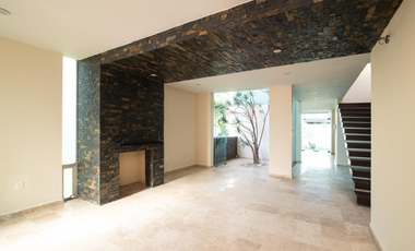 Residencia en VENTA, en fraccionamiento de alto nivel