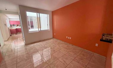Reanta casa en Real Univarcidad para casa habitación o para oficinas 7 espacios