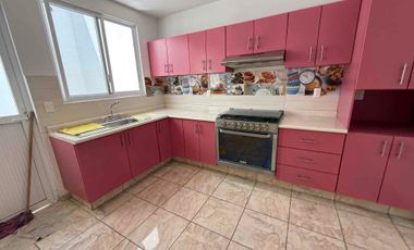 Reanta casa en Real Univarcidad para casa habitación o para oficinas 7 espacios
