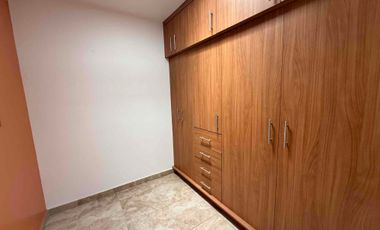 Reanta casa en Real Univarcidad para casa habitación o para oficinas 7 espacios