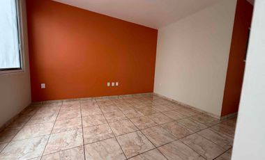 Reanta casa en Real Univarcidad para casa habitación o para oficinas 7 espacios