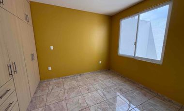 Reanta casa en Real Univarcidad para casa habitación o para oficinas 7 espacios