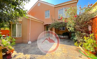 Casa venta 5 dormitorios, quincho, piscina, microbarrio cerrado, Valle lo Campino