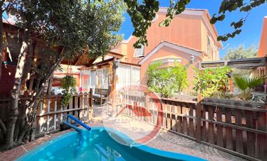 Casa venta 5 dormitorios, quincho, piscina, microbarrio cerrado, Valle lo Campino