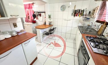 Casa venta 5 dormitorios, quincho, piscina, microbarrio cerrado, Valle lo Campino
