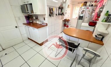 Casa venta 5 dormitorios, quincho, piscina, microbarrio cerrado, Valle lo Campino