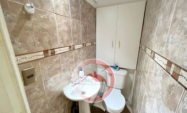 Casa venta 5 dormitorios, quincho, piscina, microbarrio cerrado, Valle lo Campino
