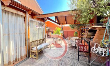 Casa venta 5 dormitorios, quincho, piscina, microbarrio cerrado, Valle lo Campino
