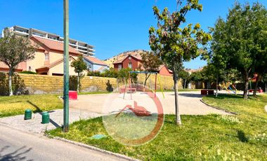 Casa venta 5 dormitorios, quincho, piscina, microbarrio cerrado, Valle lo Campino