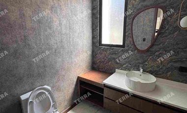 SE RENTA HERMOSA CASA TOTALMENTE NUEVA. LOMAS DE ANGELÓPOLIS 3 PUEBLA.