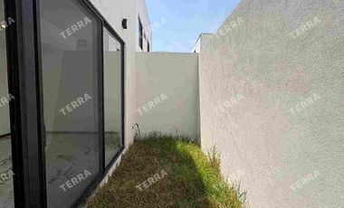 SE RENTA HERMOSA CASA TOTALMENTE NUEVA. LOMAS DE ANGELÓPOLIS 3 PUEBLA.