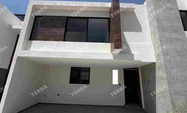 SE RENTA HERMOSA CASA TOTALMENTE NUEVA. LOMAS DE ANGELÓPOLIS 3 PUEBLA.