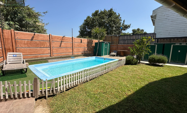 Se arrienda amplia y hermosa casa 3D 2B en condominio de La Cruz