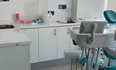 Arriendo Oficina Odontologia eñ excelente ubicación !!  Metro Los Leones y Tobalaba