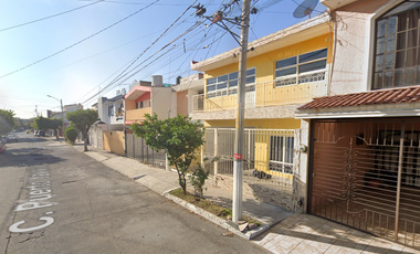 HERMOSA CASA EN VENTA, PROPIEDAD DE RECUPERACION BANCARIA.