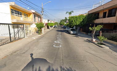 HERMOSA CASA EN VENTA, PROPIEDAD DE RECUPERACION BANCARIA.