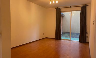 SE ARRIENDA LINDA CASA 3 DORMITORIOS + QUINCHO BARRIO VISTA VOLCAN