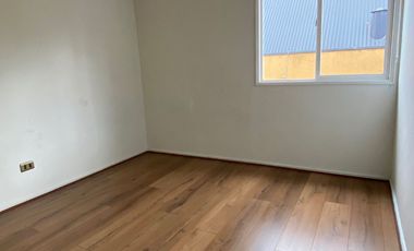 SE ARRIENDA LINDA CASA 3 DORMITORIOS + QUINCHO BARRIO VISTA VOLCAN