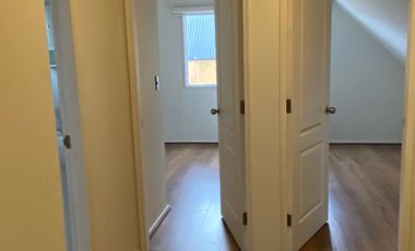 SE ARRIENDA LINDA CASA 3 DORMITORIOS + QUINCHO BARRIO VISTA VOLCAN