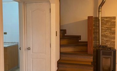 SE ARRIENDA LINDA CASA 3 DORMITORIOS + QUINCHO BARRIO VISTA VOLCAN