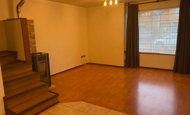 SE ARRIENDA LINDA CASA 3 DORMITORIOS + QUINCHO BARRIO VISTA VOLCAN