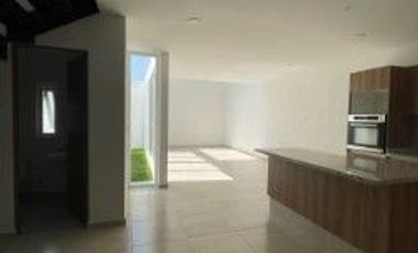 RENTA DE CASA NUEVA EN METEPEC