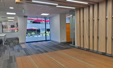 Oficina amoblada en venta San Isidro 1120 m2