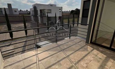 SE RENTA CASA CON 3 RECÁMARAS SIN MUEBLES EN APIZACO, TLAXCALA