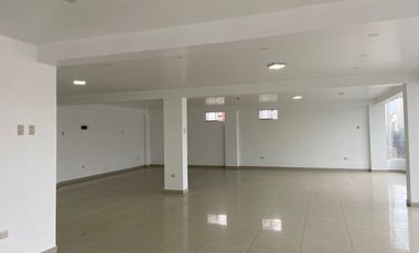 ALQUILER LOCAL COMERCIAL 200 m² EN ESQUINA  /4TO PISO/ AV. MICAELA BASTIDAS- COMAS
