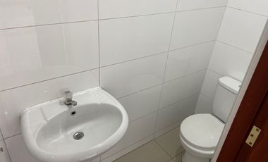 ALQUILER LOCAL COMERCIAL 200 m² EN ESQUINA  /4TO PISO/ AV. MICAELA BASTIDAS- COMAS