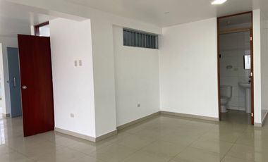 ALQUILER LOCAL COMERCIAL 200 m² EN ESQUINA  /4TO PISO/ AV. MICAELA BASTIDAS- COMAS
