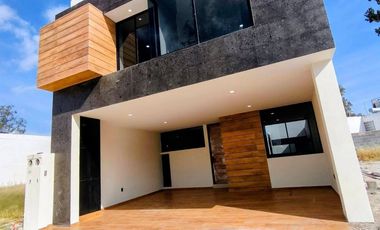 VENTA DE CASA NUEVA EN VILANOVA RANCHO SANTA MONICA AL SUR