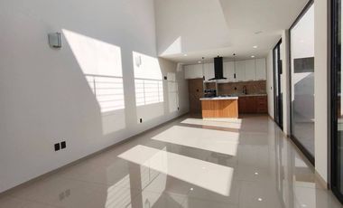 VENTA DE CASA NUEVA EN VILANOVA RANCHO SANTA MONICA AL SUR
