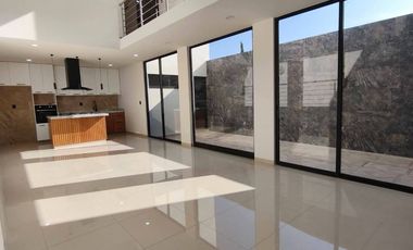 VENTA DE CASA NUEVA EN VILANOVA RANCHO SANTA MONICA AL SUR